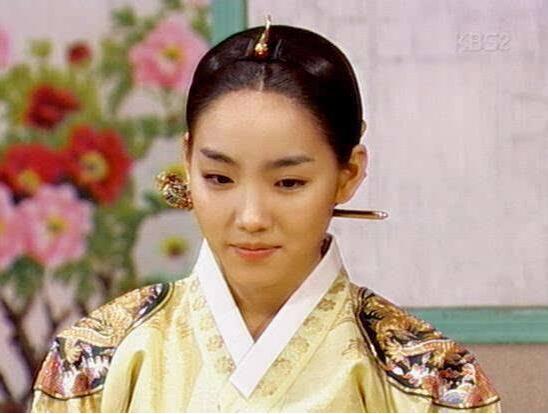 朝鮮妖女金介屎，亂倫通奸霍亂后宮(最后被腰斬)