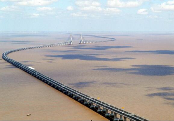 世界最長的跨海大橋，中國港珠澳大橋(全長55公里)