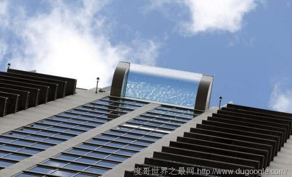世界上最危險(xiǎn)的游泳池,高40層樓高的透明空中游泳池