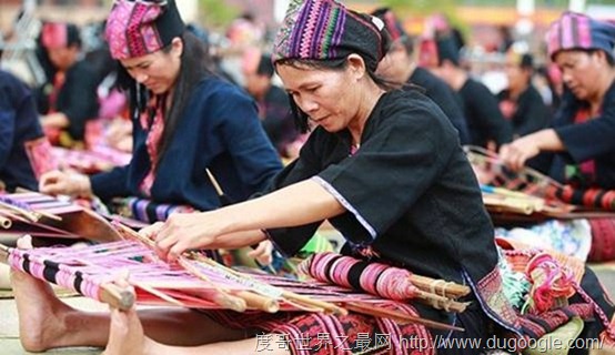 百人共織黎錦挑戰吉尼斯世界紀錄 傳承中華文化