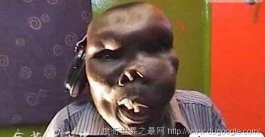 世界上最丑的男人，烏干達最丑男人取2個老婆生8個孩子