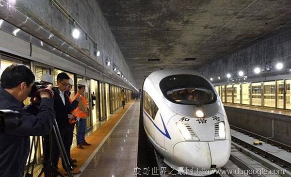 亞洲最大的地下火車站,深圳福田站總面積相當(dāng)于21個(gè)足球場