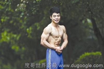 中國南充倒立男孩挑戰全新吉尼斯紀錄