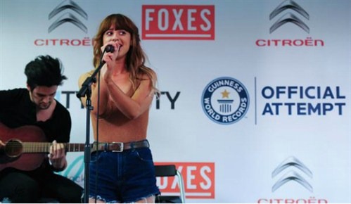 foxes_concert_guinness_world_records_attempt_tcm25-380031_499x290 雪鐵龍和Foxes合作 12小時演出創世界紀錄